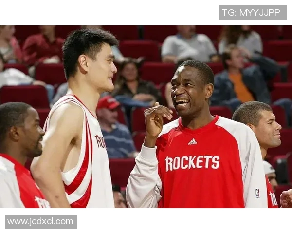 姚明街头趣事视频曝光引发网友热议与回忆 姚明街头趣事视频曝光引发网友热议与回忆